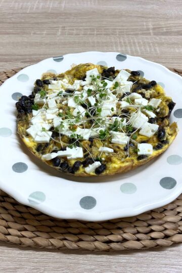 Omeleta s čiernou fazuľou a syrom Feta