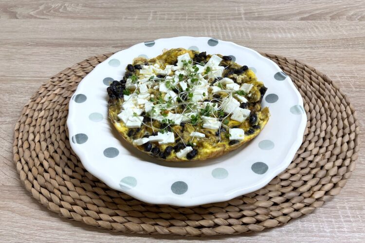 Omeleta s čiernou fazuľou a syrom Feta